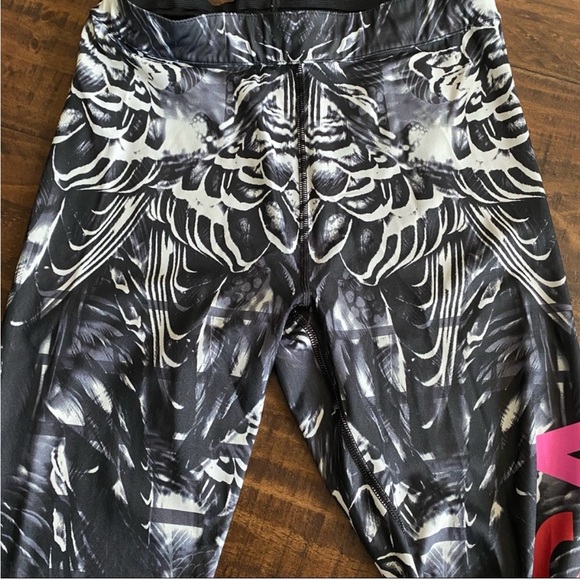 VS *Rare* Limited Edition Show-Off Tight / Leggings Angel Wings S - Picture 8 of 10